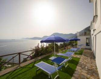 Villa Mena with sea view in Praiano - Photo 9